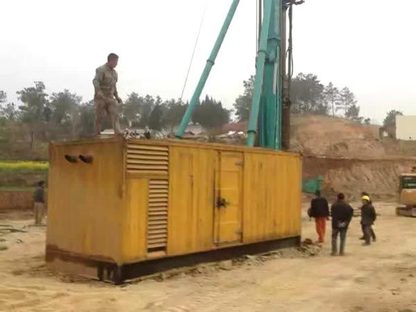 德格如何判断水冷式机油散热器密封件是否需要更换？